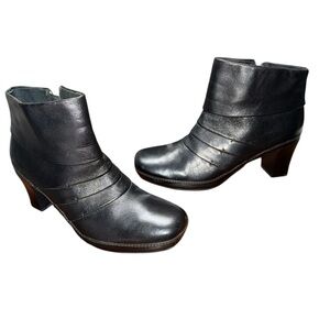 CLARKS Artisan Mika Beth Black Leather Boots 8.5